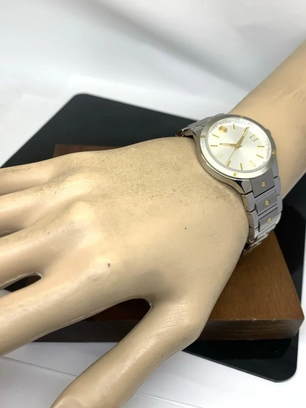 Movado SE Women's Watch 0607516 Swiss Quartz Two Tone Stainless Steel 32mm